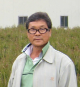 ▲ 1일 자신이 애지중지 키운 금강소나무 묘목 2천 본을 구미시에 기탁한 ㈜한국보틀컴퍼니의 정민웅 사장.