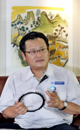 ▲ 이재하 (주)삼보모토스 대표는 대구의 자동차부품업체들이 이미 현대와 기아로부터 기술 검증을 받았기 때문에 마케팅에 좀 더 투자하면 세계 시장에서 경쟁력이 충분하다고 했다. 정우용기자 vin@msnet.co.kr