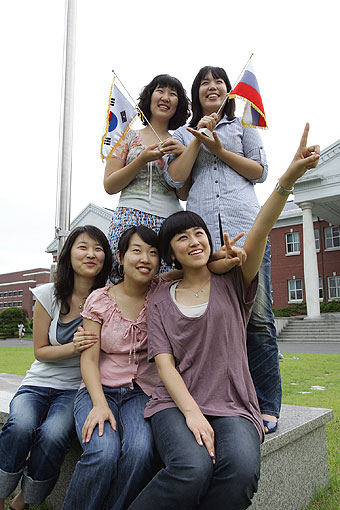 앞줄 왼쪽부터 박지혜·김혜림·이희영 씨, 뒤줄 왼쪽부터 이은진·이하림 씨.