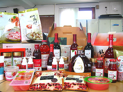 최근 값싼 중국산 등장과 다른 지역에서의 생산 확대 등으로 위기에 처해 있는 문경 오미자.