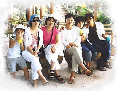 ▲ 사진 왼쪽부터 준해, 막내 동생, 나, 올케, 성희, 성렬