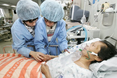 ▲ 김진수, 진호 형제는 간경화로 병원 중환자실에 입원해 있는 어머니와 함께 소풍을 갈 수 있게 되기를 꿈꾸고 있다. 정운철기자 woon@msnet.co.kr