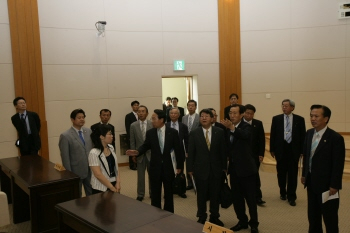 ▲ 지난해 12월 28일 대잠동 새청사로 이전한 이후 전국에서 시설견학단이 잇따라 방문하면서 시설견학 명소로 인기를 끄는 포항시의회.