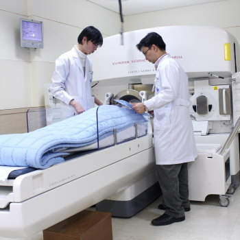 ▲ 경북대병원은 지역거점의료기관으로서 암을 비롯한 중증 질환 치료에 경쟁력을 갖추고 있다.