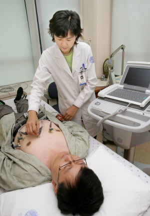 ▲ 효과적인 건강검진을 위해서는 자신의 연령과 몸상태에 맞는 진단장비를 선택해야 한다. 이채근기자