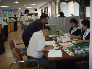 ▲ 포항시 차량등록사업소가 민원인 편의 위주 행정을 펴고 있어 반응이 좋다.