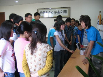 ▲ 대구시청소년상담지원센터는 청소년이 안고 있는 각종 문제상황에 적극 개입해 해결책을 제시해주는 기관이다. 사진은 센터 측이 마련한 놀토 프로그램에 참가한 학생들.