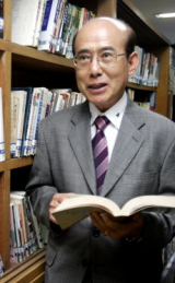 ▲ 정년퇴임 후 무료함을 달래기 위해 수필을 배운 전윤권 씨는 수필을 통해 삶에 윤기를 더하고 있다. 박노익기자 noik@msnet.co.kr