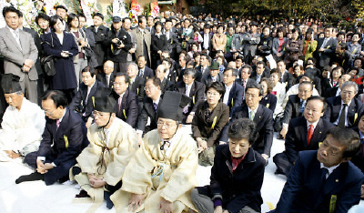 ▲ 박근혜 한나라당 전대표가 참석한 가운데 고 박정희대통령을 기리는 각종 행사가 구미 박대통령 생가에서 다채롭게 열렸다.