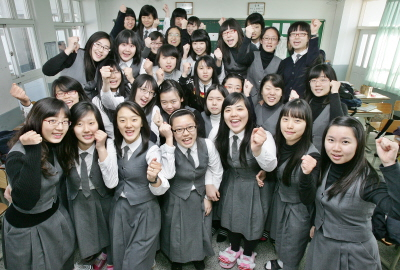 ▲ 수능과 내신 9등급제가 처음 시행되는 2008학년도 입시에서는 대학별 전형 요강을 분석하고 자신에게 유리한 학과를 찾는 일이 이전보다 훨씬 중요해졌다. 수험생들은 여유를 갖되 지금부터 새로운 입시가 시작됐다는 마음으로 성실하게 준비해야 한다.