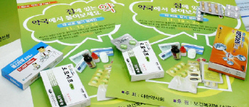 ▲ 약은 병을 고치기도 하지만, 잘못 먹으면 독이 된다. 약을 먹기 전에는 약사에게 올바른 사용법과 보관법을 상세히 물어보자. 정운철기자 woon@msnet.co.kr