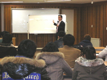 ▲ 공기업 취업 도전이 갈수록 인기를 얻고 있는 가운데 지난 19일 영남대학교에서는 공기업 취업 설명회가 열렸다.