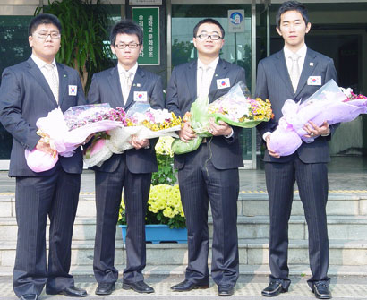 경북기계공고 출신 선수 4명이 국제기능올림픽대회에서 전원 은메달을 수상했다.