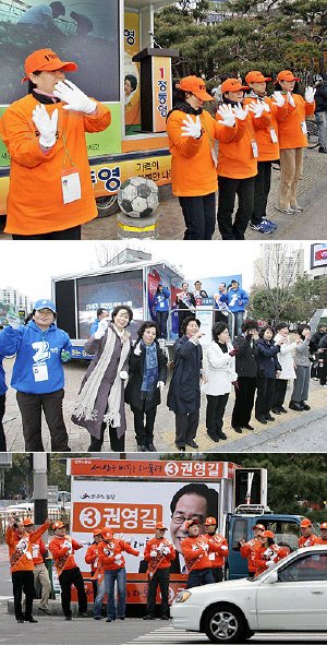 ▲ 제17대 대통령 선거 공식선거운동이 오늘부터 시작됐다. 27일 오전 출근길 차량이 많이 몰리는 대구시 수성구 범어네거리에는 일부 대선 후보 측 선거운동원들이 한꺼번에 몰려 출근길 시민들을 향해 거리인사를 하며 득표활동을 펼치고 있다. 사진은 위로부터 대통합민주신당, 한나라당, 민주노동당원들이 선거운동을 하는 모습. 한편 이회창 무소속 후보 대구선거대책위원회는 28일부터 선거 유세차량과 선거운동원을 총동원, 바람몰이에 나설 예정이다. 정운철기자 woon@msnet.co.kr