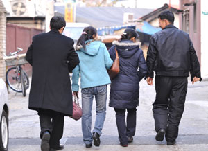 지난 14일 대구에서 만난 북한이탈주민(새터민) 4명의 걸음걸이가 힘차다. 이들에게 희망과 꿈을 주는 한 해가 됐으면 좋겠다.