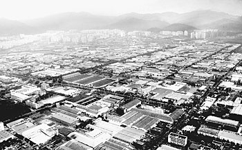 많은 외지 기업들이 대구진출을 희망하고 있으나 산업용지가 절대 부족, 지역경제 성장의 족쇄로 작용하고 있다. 성서 1·2·3·4차 산업단지는 단 한 평의 여유부지도 남지 않은 채 100% 분양됐다.