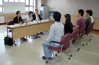 ▲ 과거 대기업의 전유물로 여겨지던 영어 면접이 이젠 중소기업들에도 일반화되는 등 영어면접이 취업의 또 다른 관문이 되고 있다.