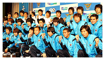 ▲ 대구FC 변병주 감독과 선수들이 28일 대구 프린스 호텔에서 열린 2008시즌 출정식에서 선전을 다짐하며 파이팅을 외치고 있다. 이채근기자 mincho@msnet.co.kr