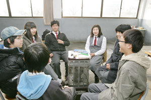학생들이 줄면서 썰렁해진 화교중학교.