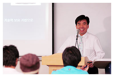 ▲ 지난해 9월 대구의 스타기업으로 선정됐던 코스닥 상장업체인 디보스 심봉천 대표이사가 계명대 공대 세미나실에서 