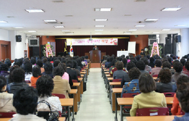 ▲ 최근 개강한 성서농협 주부대학 수업장면.