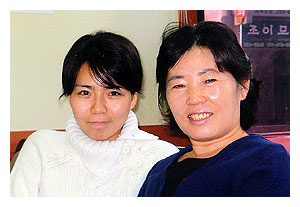 ▲ 며느리 홍현주씨(왼쪽)와 시어머니 이영숙씨.