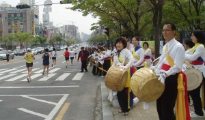 ▲ 전국적으로 마라톤대회 개설 붐이 일고 있지만 참가자들의 건강 검진이나 병력 조사 등 안전대책을 마련해둔 곳은 거의 없다. 사진은 13일 열린 