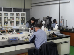 ▲ 구미 공단동 ㈜벡셀 기술연구소에서 연구원들이 기술개발에 여념이 없다. 이창희기자