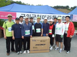 ▲ 27일 영주에서 열린 매일신문 소백산마라톤대회에 참가한 군위군청 마라톤클럽 회원들.