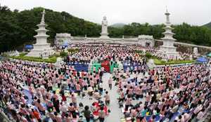 지난 30일과 31일 5천여명의 신도들이 참여한 가운데 대구 동화사에서 열린 108산사 순례기도회.
