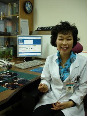 ▲ 지난해 아들을 민사고에 보내기 위해 하루에 커피 6잔을 마시며 뒷바라지했다는 정명희씨는 그때가 힘들다기보다는 즐거웠다고 이야기한다.