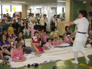 ▲ 병·의원들이 지역민들의 마음을 잡기 위해 다양한 행사를 마련하고 있다. 사진은 영남대병원의 