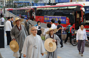 #대구지역 불교계의 승려, 신도, 관련단체 회원들이 27일 서울시청 앞 광장에서 열리는 
