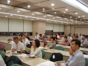 ▲ 기업인, 자영업자, 공무원에서부터 예술인, 의사, 교수, 변호사, 공인회계사, 예술인 등 다양한 전문직 종사자들로 구성된 대구경영자독서모임. 