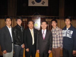 ▲ 4일 전국체전 대구 선수단 해단식에서 대구 근대5종 윤일모, 김진희, 남기수 회장, 정통영 부회장, 유성찬, 김장섭 코치(오른쪽부터)가 포즈를 취했다.