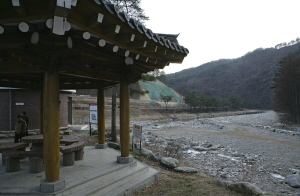 ▲ 황지와 병오천이 합류하는 석포의 삼거리에 있는 육송정.
