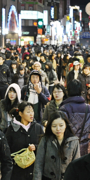 ▲ 대구 시민과 전문가들은 도심 정책에 대해 비판적인 견해를 보이면서도 주거환경 개선, 친환경 도시공간 조성, 보행 중심 교통체계 등을 통해 활기 넘치고 매력 있는 도심을 만들어야 한다는 데 동의하고 있다.