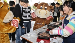 ▲ 소의 해인 기축년을 맞아 전국한우협회 대구경북도지회 회원들은 한우를 지키기 위한 결의를 다지고 있다. 대구경북도지회가 연 한우사랑캠페인 및 한우경진대회 모습. 매일신문 자료사진