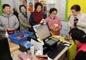 ▲ 가게 형태의 음식나눔 공간인 달서구 본동종합사회복지관 