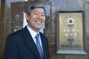 ▲ 리비아 한국대사관에서 만난 장동희 대사는 다양한 국제행사 유치가 지역의 세계화에 도움이 될 것이라고 말했다.