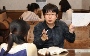 ▲ 미래에 대한 불안심리로 인해 점집이 호황을 맞고 있다. 대구 북구 산격동 경대 북문 인근의 한 사주카페. 이곳 업주는 