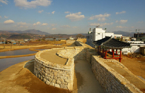 ▲ 2019년까지 복원을 추진하고 있는 청도읍성.