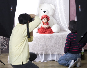 ▲ 저렴한 비용으로 아이 사진을 찍을 수 있는 셀프 스튜디오가 인기를 끌고 있다.