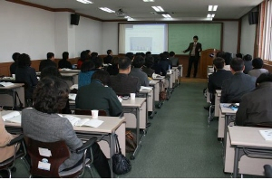 ▲ 경북도 공무원교육원이 16억원을 들여 시설을 단장, 올해 교육을 실시하고 있다. 저출산고령화대책 과정 강의 모습. 경북도 공무원교육원 제공