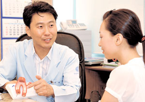 ▲고혈압과 당뇨병은 알게 모르게 서서히 생겨 오랫동안 지속되는 만성질환이고, 심각한 합병증과 후유증을 유발하기 때문에 조기에 발견해 꾸준히 관리하는 게 중요하다.