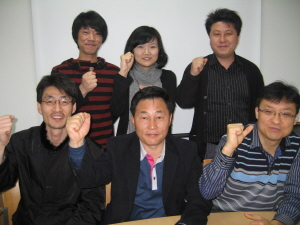 ▲ 구미전자정보기술원내 ㈜에스엠텔 연구원들이 \
