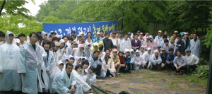 ▲ 대구경북광고업협회 소속 회원들이 친목을 위한 가진 등반대회. 이들은 지역 광고맨들의 전문 실력이 전국 최고란 자부심을 갖고 있다.