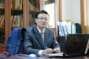▲ 윤봉한 대표이사.