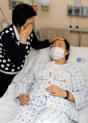 ▲ 2002년 이후 계속 찾아오는 병마에 허말분씨 모녀는 지쳐가지만 