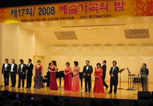 대구예술가곡회는 지역의 시인, 작곡가, 성악가, 피아니스트 등이 힘을 합쳐 매년 새로운 창작 가곡을 내놓고 있다. 사진은 지난해 연주회 모습.